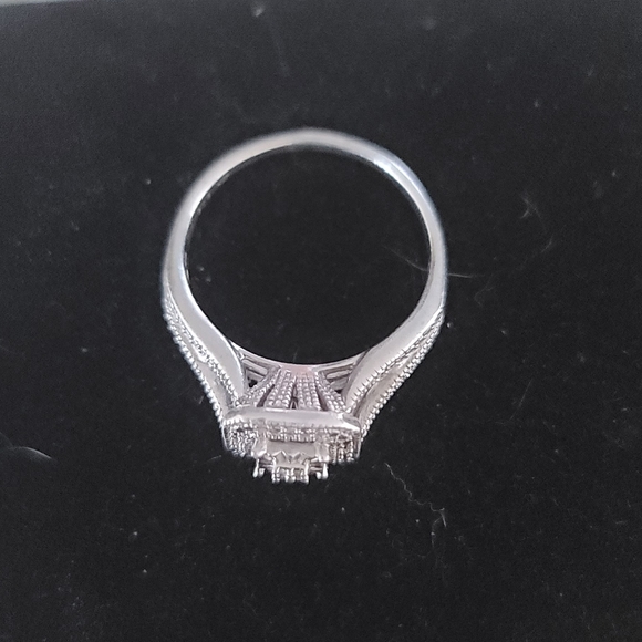 Diamond Ring - Picture 1 of 12